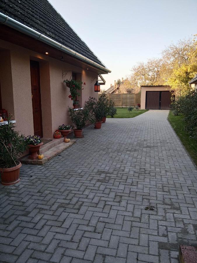 Moezsi Apartman Tolna Luaran gambar