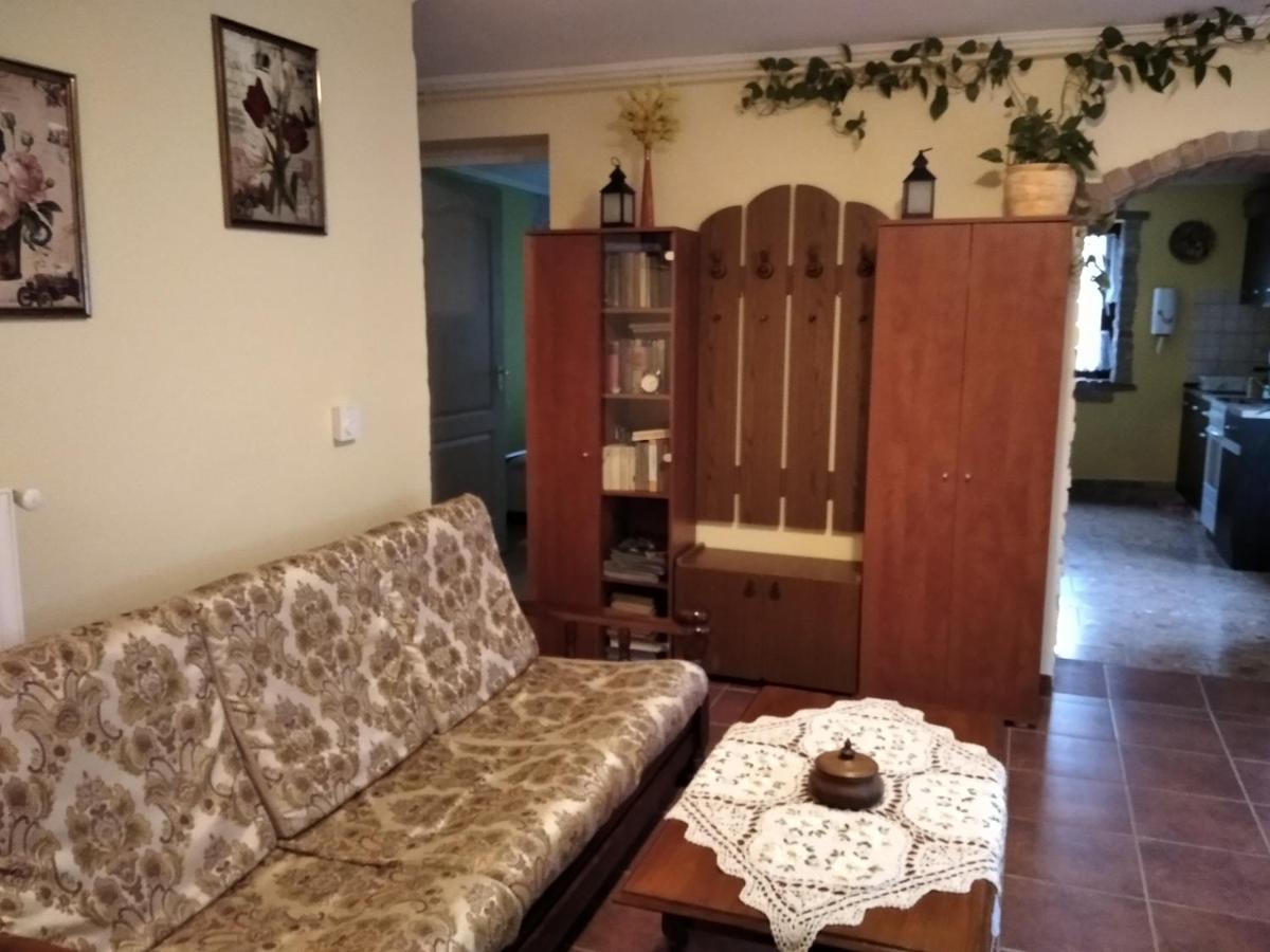 Moezsi Apartman Tolna Luaran gambar