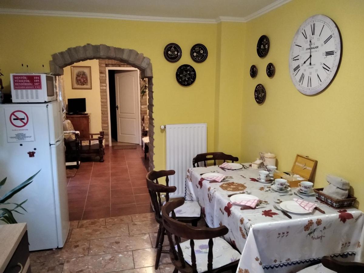 Moezsi Apartman Tolna Luaran gambar