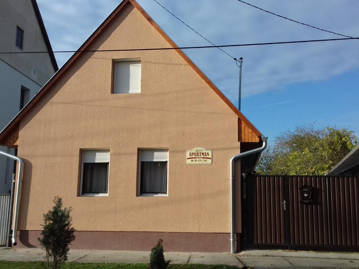 Moezsi Apartman Tolna Luaran gambar