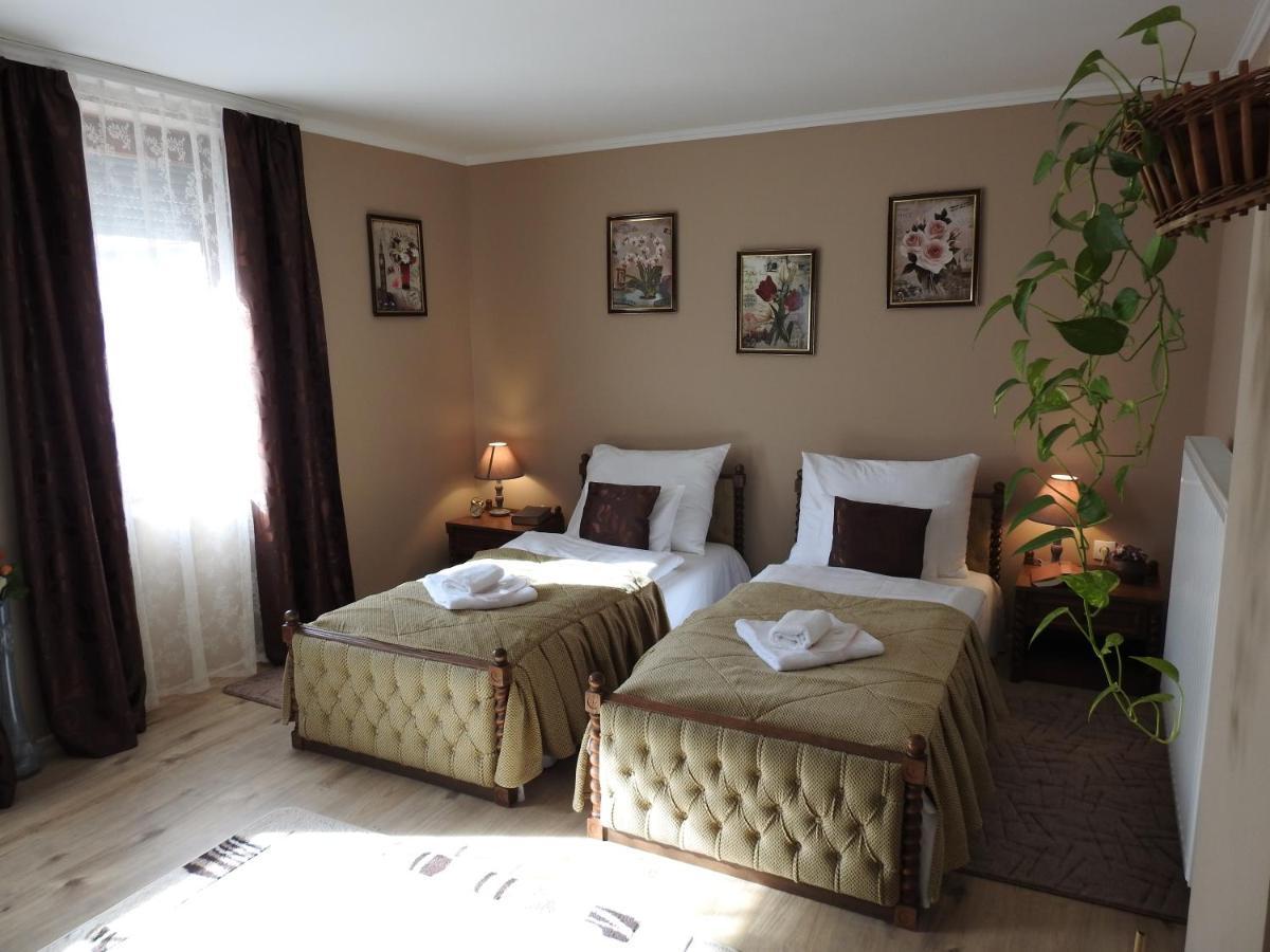 Moezsi Apartman Tolna Luaran gambar